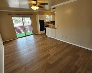 6033 Sandhurst Lane - Photo Thumbnail 7