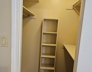 6033 Sandhurst Lane - Photo Thumbnail 23