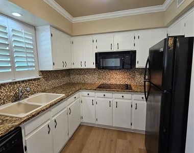 6033 Sandhurst Lane - Photo Thumbnail 15