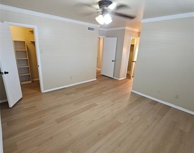 6033 Sandhurst Lane - Photo Thumbnail 26