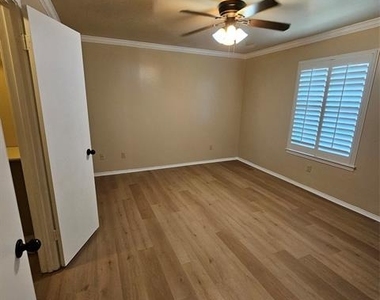 6033 Sandhurst Lane - Photo Thumbnail 22