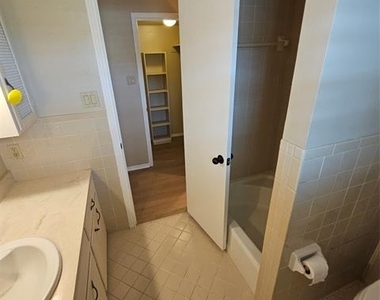 6033 Sandhurst Lane - Photo Thumbnail 29