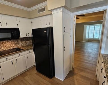 6033 Sandhurst Lane - Photo Thumbnail 14