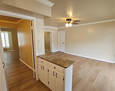 6033 Sandhurst Lane - Photo Thumbnail 16