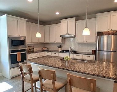 309 Clayton Street - Photo Thumbnail 2