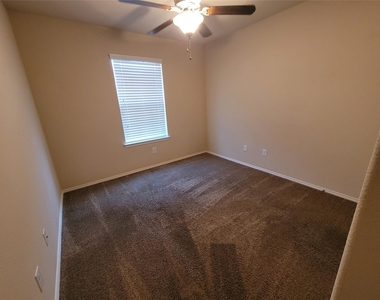 8913 Eastwood Avenue - Photo Thumbnail 16