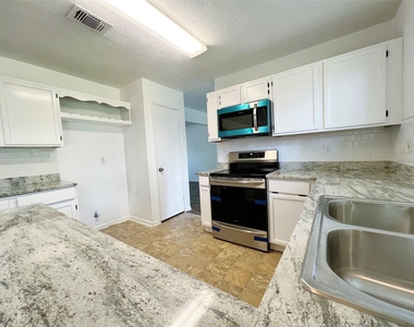 616 Valley Spring Drive - Photo Thumbnail 8
