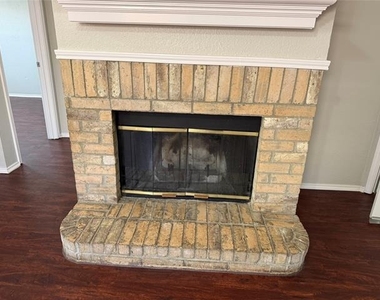 10239 Blackjack Oaks Drive - Photo Thumbnail 11