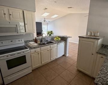 2105 Maplewood Trail - Photo Thumbnail 2