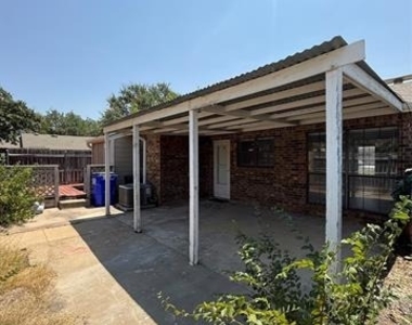 2105 Maplewood Trail - Photo Thumbnail 14