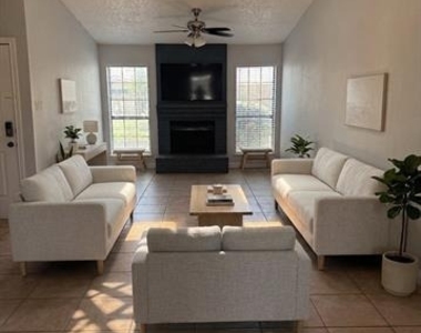 2105 Maplewood Trail - Photo Thumbnail 1