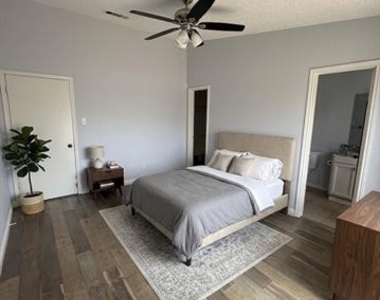 2105 Maplewood Trail - Photo Thumbnail 4