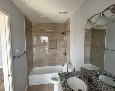 2105 Maplewood Trail - Photo Thumbnail 9