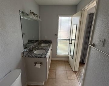 2105 Maplewood Trail - Photo Thumbnail 10