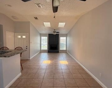 2105 Maplewood Trail - Photo Thumbnail 6