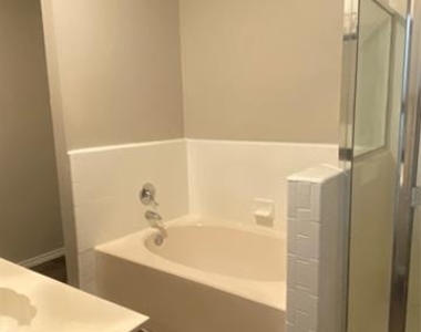 825 Springfield Drive - Photo Thumbnail 11