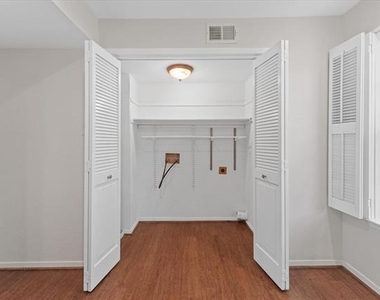 7640 W Greenway Boulevard - Photo Thumbnail 12