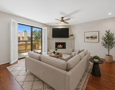 7640 W Greenway Boulevard - Photo Thumbnail 1