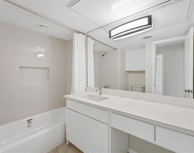 7640 W Greenway Boulevard - Photo Thumbnail 14