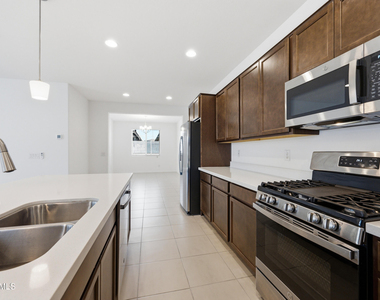 3810 N 101st Drive - Photo Thumbnail 9