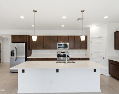 3810 N 101st Drive - Photo Thumbnail 6