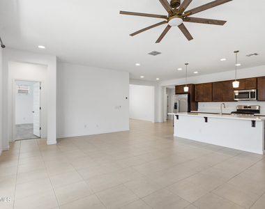 3810 N 101st Drive - Photo Thumbnail 5