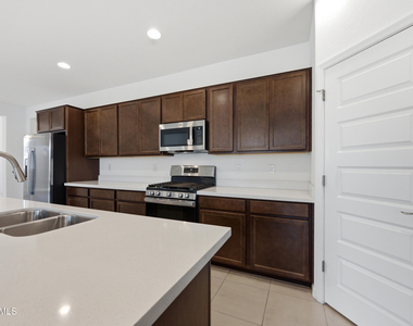 3810 N 101st Drive - Photo Thumbnail 8