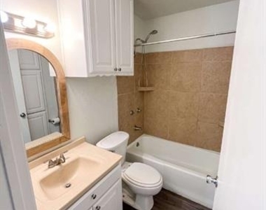 206 E 3rd Street - Photo Thumbnail 9