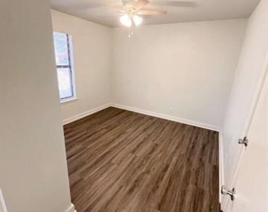 206 E 3rd Street - Photo Thumbnail 10