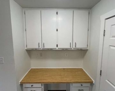 206 E 3rd Street - Photo Thumbnail 8