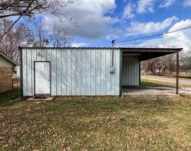 206 E 3rd Street - Photo Thumbnail 20