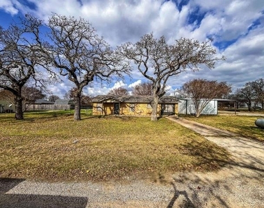 206 E 3rd Street - Photo Thumbnail 1