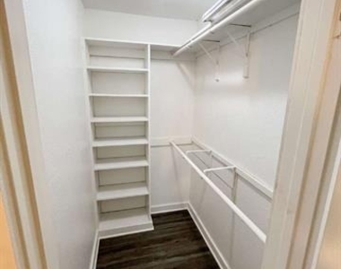 206 E 3rd Street - Photo Thumbnail 13