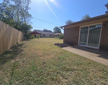 6620 Lyndale Drive - Photo Thumbnail 9