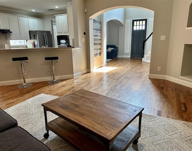 2050 Garden Crest Drive - Photo Thumbnail 4