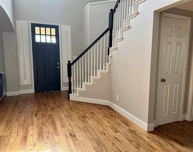 2050 Garden Crest Drive - Photo Thumbnail 10