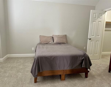 2050 Garden Crest Drive - Photo Thumbnail 13