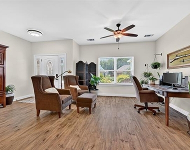 38 Lone Oak Boulevard - Photo Thumbnail 5