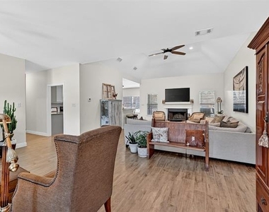38 Lone Oak Boulevard - Photo Thumbnail 8