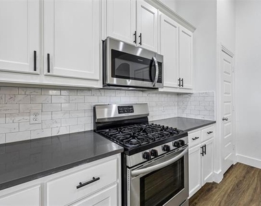 1506 Calcot Lane - Photo Thumbnail 6