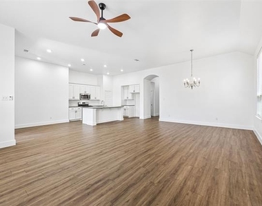 1506 Calcot Lane - Photo Thumbnail 3