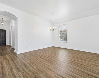 1506 Calcot Lane - Photo Thumbnail 12