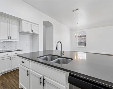 1506 Calcot Lane - Photo Thumbnail 8