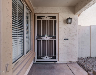 1638 E Barbarita Avenue - Photo Thumbnail 3