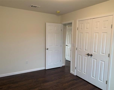 156 Bridlewood Lane - Photo Thumbnail 5
