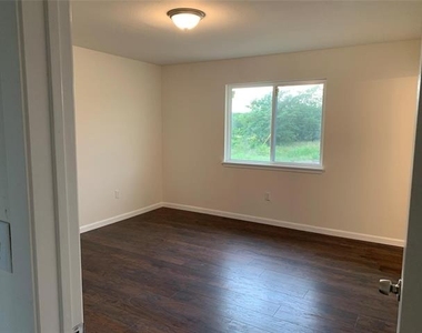 156 Bridlewood Lane - Photo Thumbnail 4