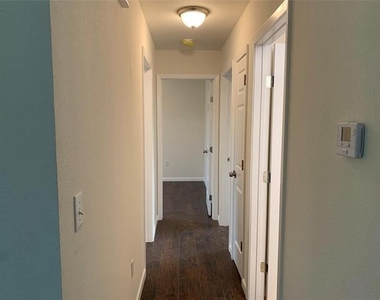156 Bridlewood Lane - Photo Thumbnail 6