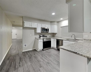 2732 Cancun Lane - Photo Thumbnail 5
