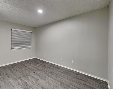 2732 Cancun Lane - Photo Thumbnail 2