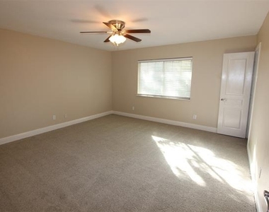 157 W Way Circle - Photo Thumbnail 4